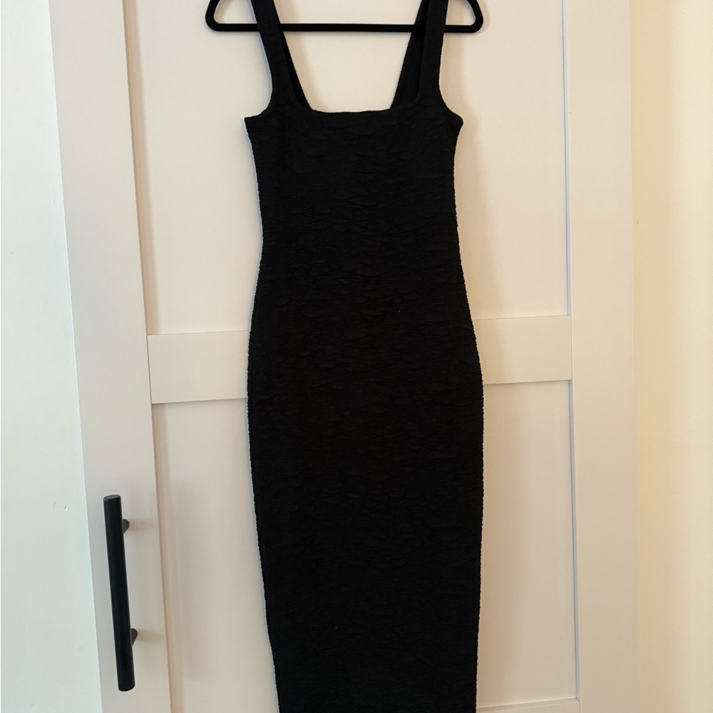 Good American Scrunchie Midi Dress